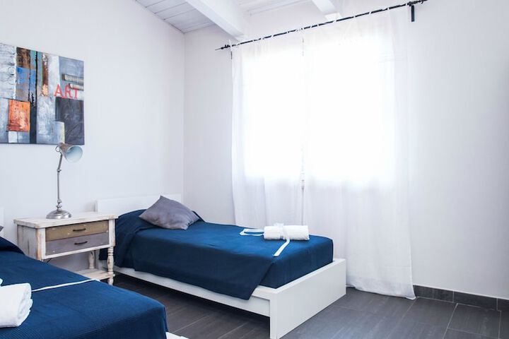 Room 27 of 580