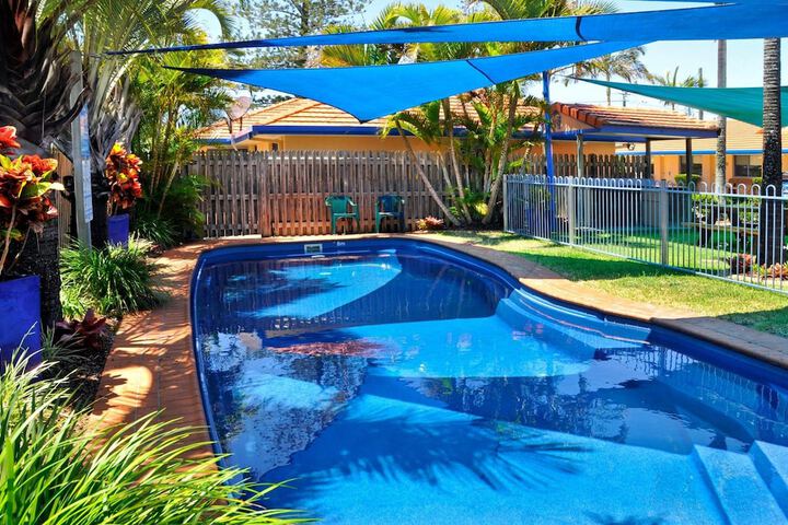 Pool 13 of 28