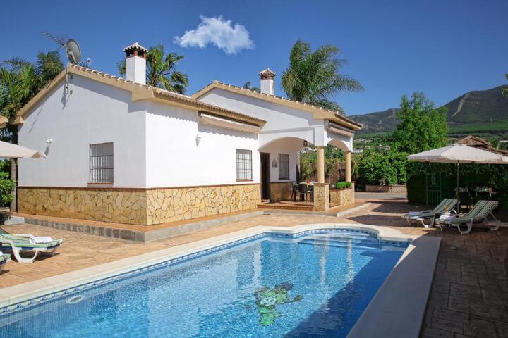 Casa Rural Típica Andaluza WiFi,Piscina, Barbacoa, Aire Acondicionado, 5min Centros