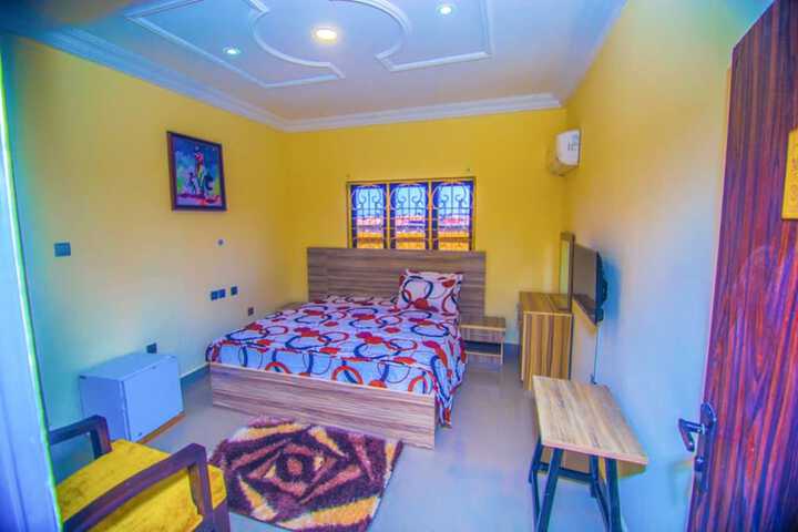 Room 6 of 11