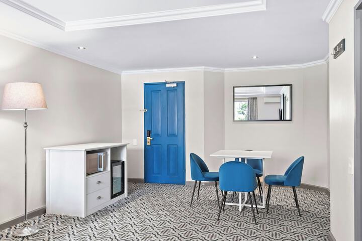 Room 25 of 127