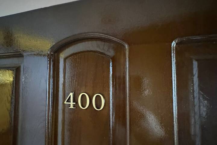 Room 9 of 85