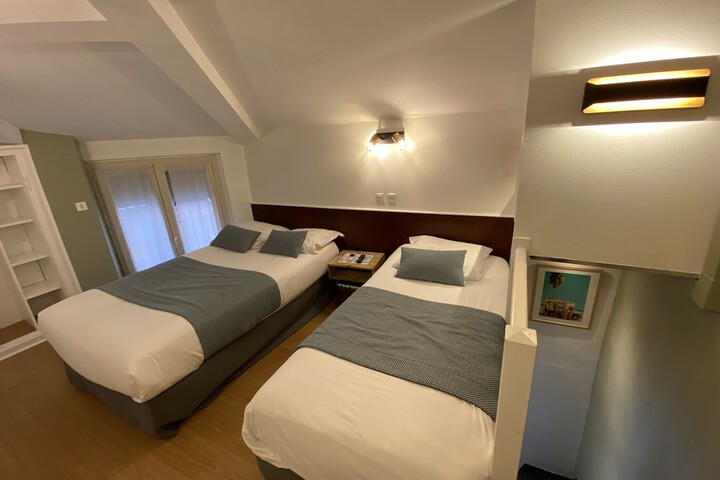Room 30 of 76