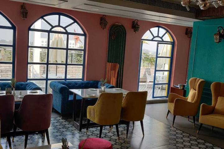 OYO Premium Vani Vihar