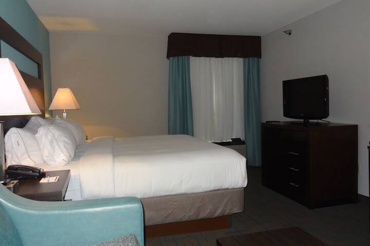 1 King Bed (14 of 18)