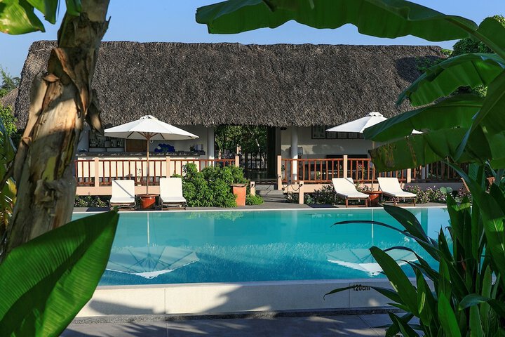 Hotel Pool