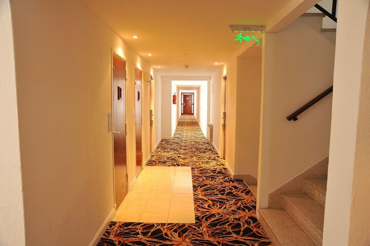 Ballroom/Hall 89 of 107