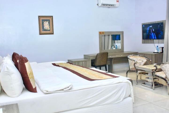 Room 36 of 102