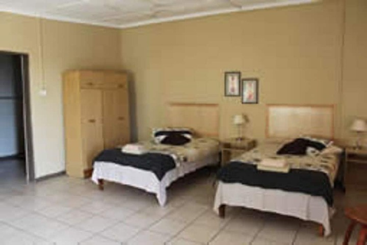 Room 10 of 11