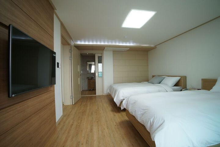 Room 6 of 26