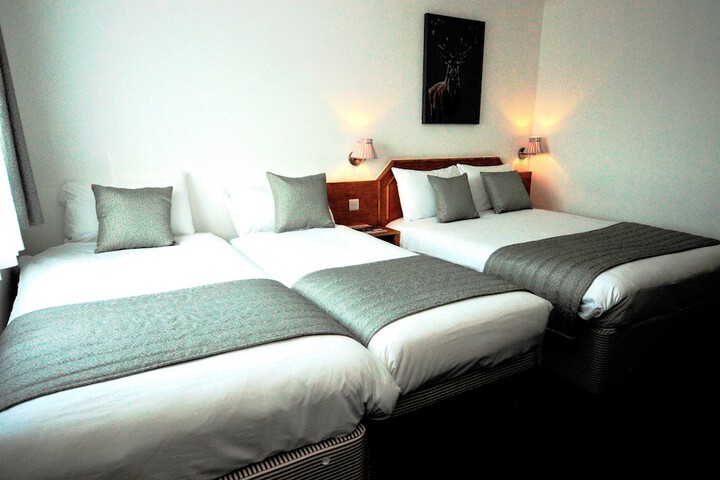 Room 13 of 33