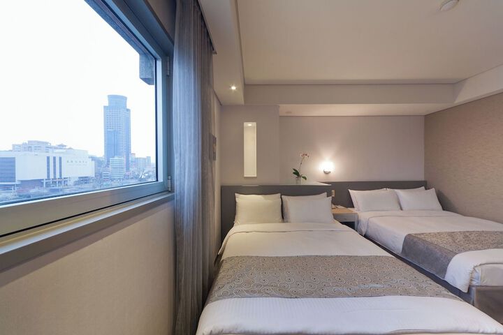 Room 18 of 42