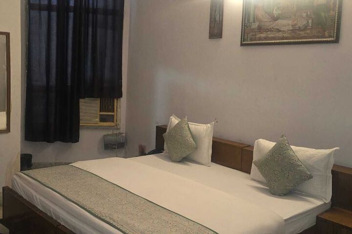 Room 18 of 33