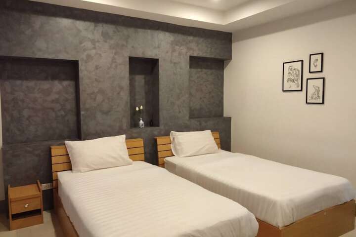 Room 10 of 29