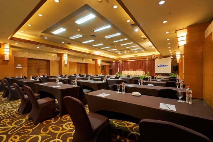 Business Center 21 of 21