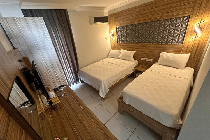 Room 6 of 68