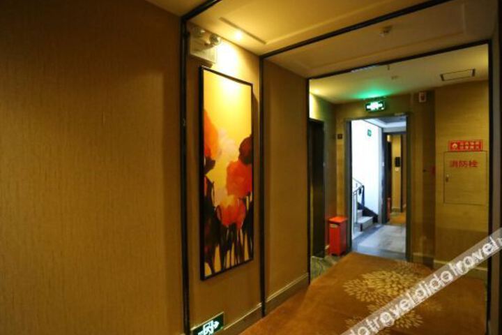 Hotel Interior 6 of 33