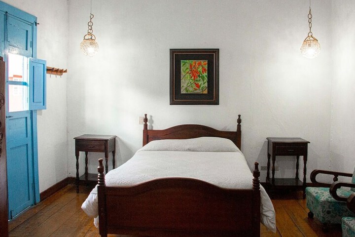 Room 8 of 33