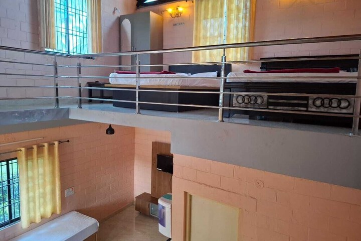 Room 9 of 29