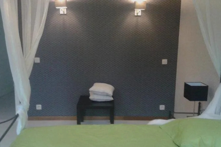 Room 4 of 18