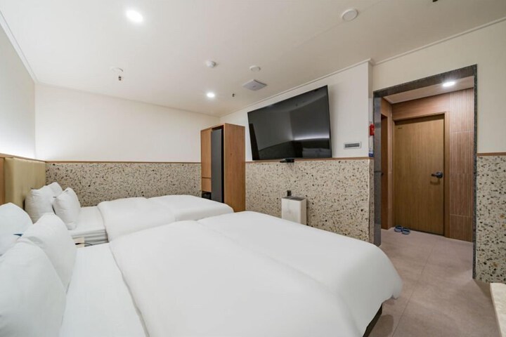 Room 74 of 109