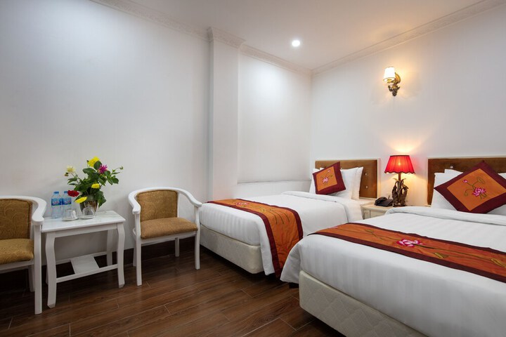 Room 3 of 33