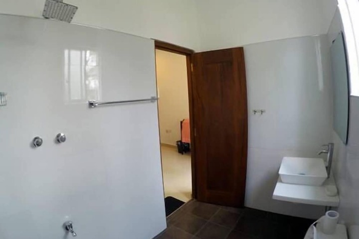 Room 9 of 12