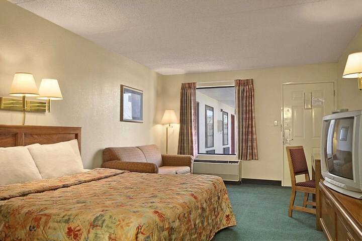 1 King Bed (2 of 2)