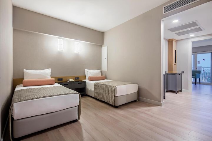 Room 7 of 101