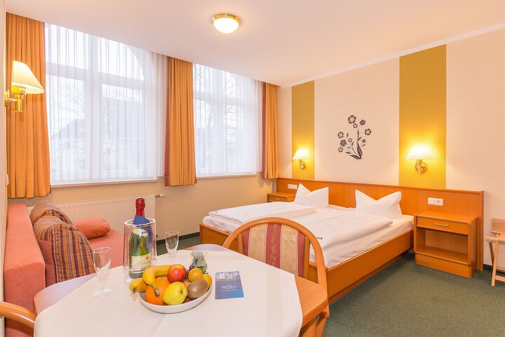 Room 4 of 25