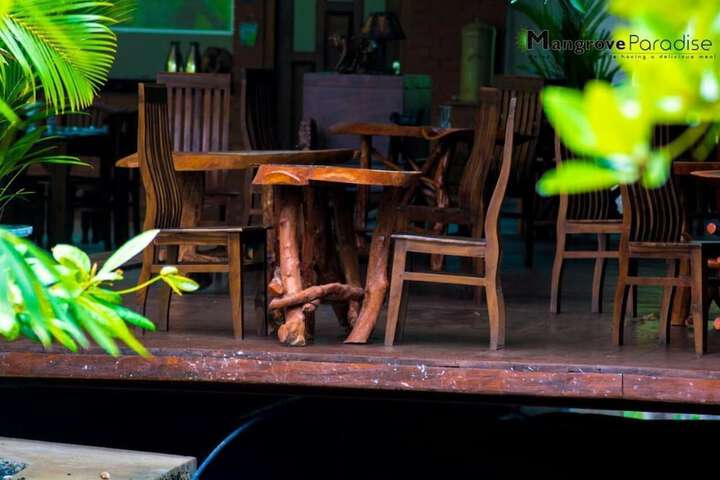 Dining 3 of 9