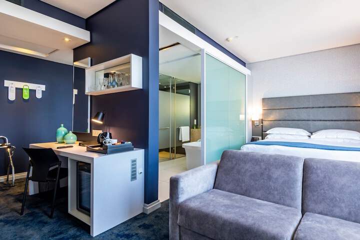 Room 15 of 40