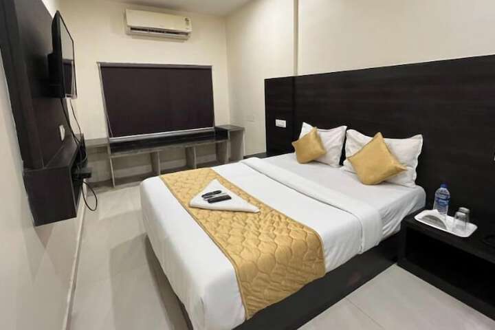 Room 5 of 13