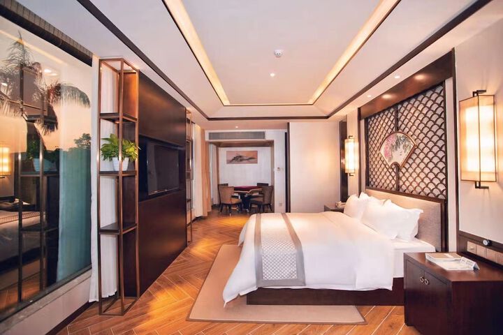 Room 16 of 46