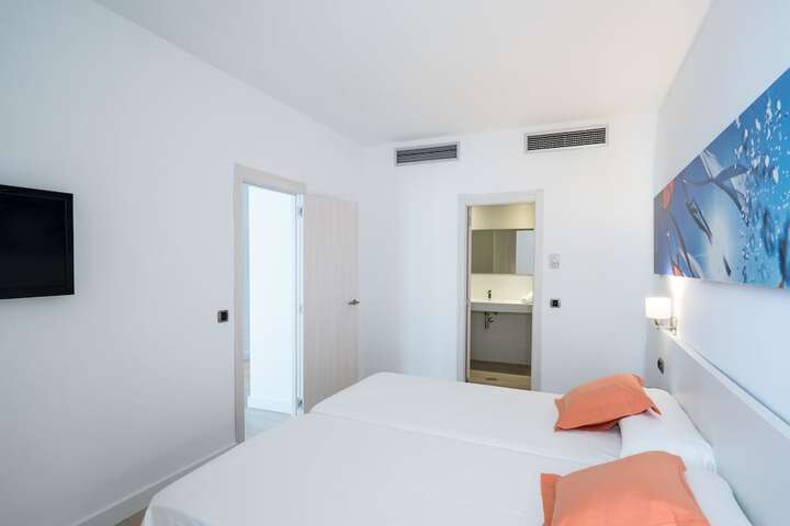 Room 28 of 62
