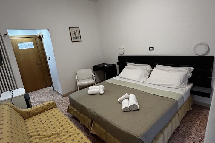 Room 8 of 23