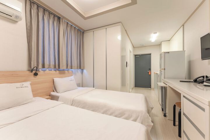 Room 35 of 66