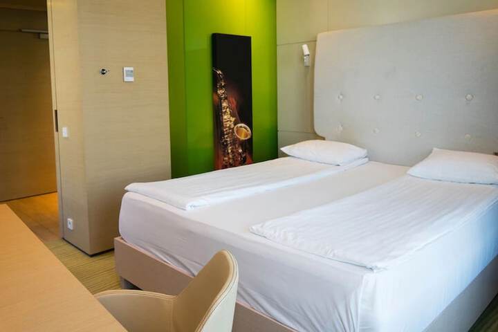Room 37 of 72