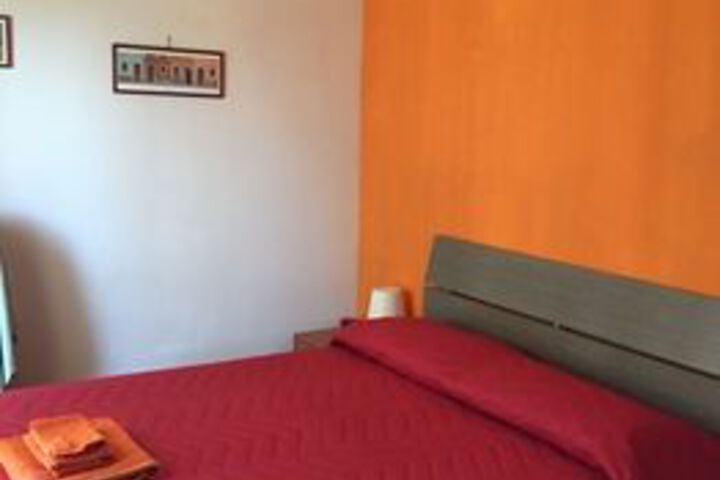 Room 11 of 25