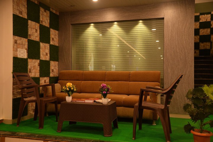 Entrance & Lobby