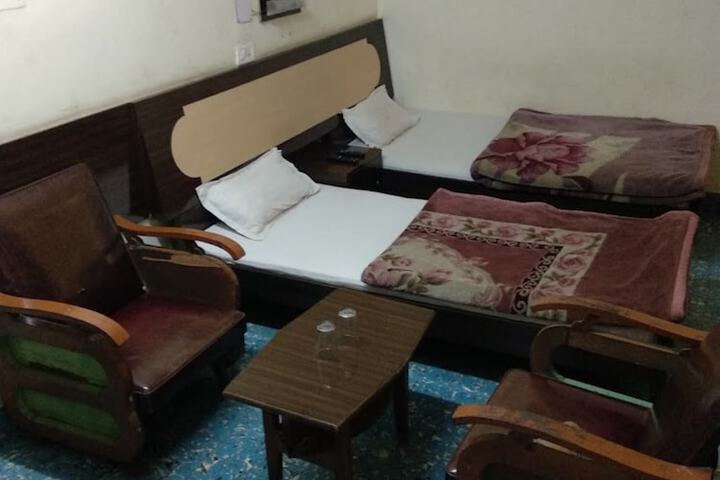 Room 2 of 10