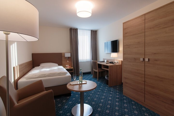 Room 3 of 39