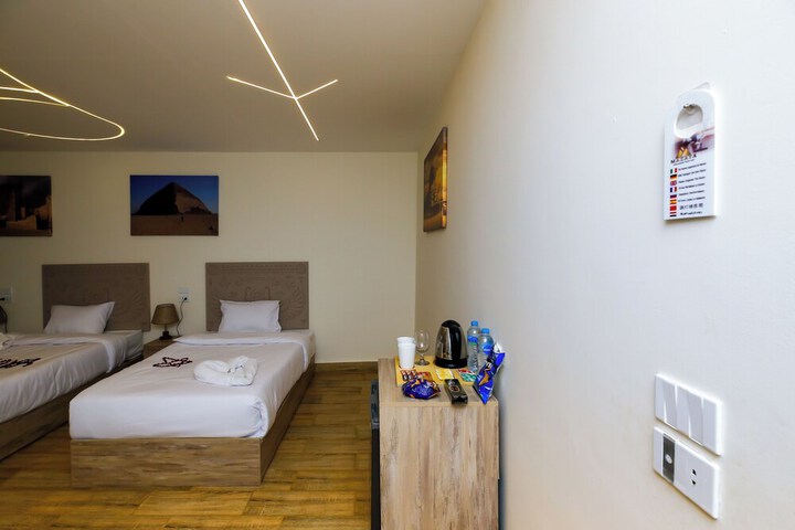 Room 32 of 177
