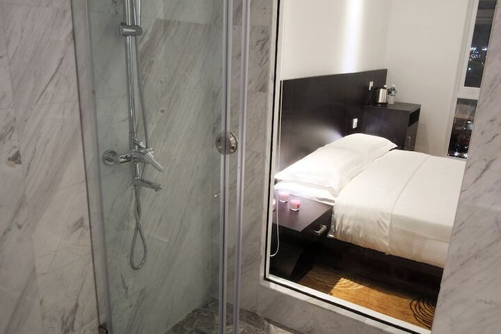 Room 21 of 46