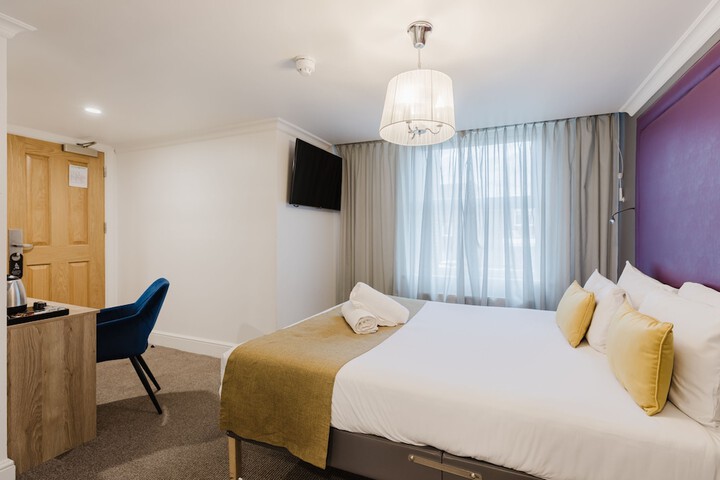 Room 42 of 165