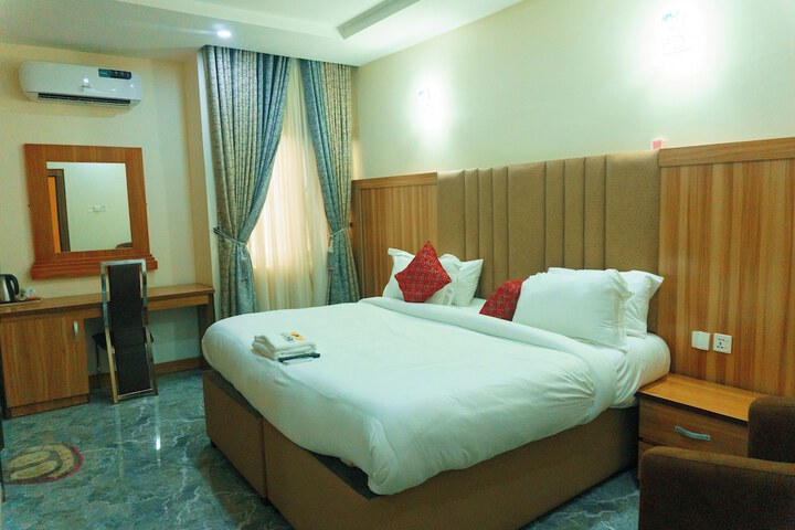 Room 4 of 17