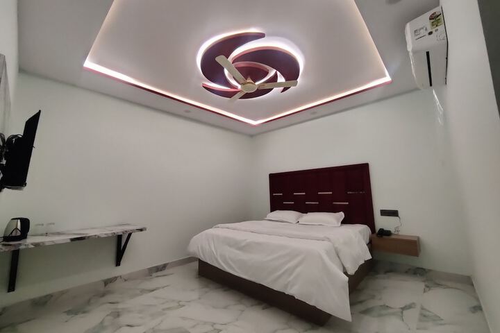 Room 8 of 22
