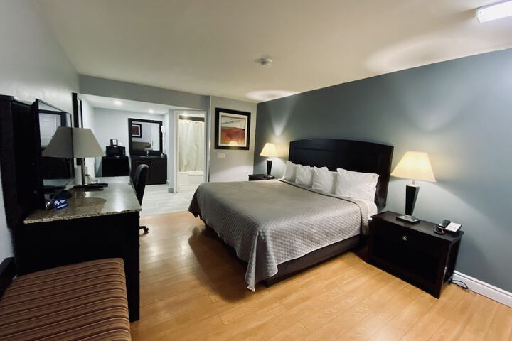 Room 4 of 24