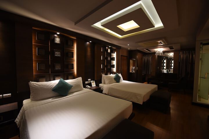 Room 15 of 50