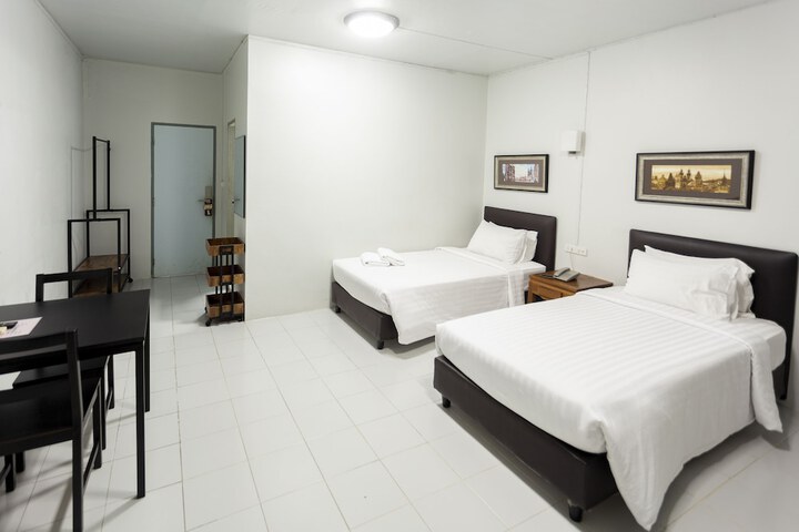 Room 8 of 113
